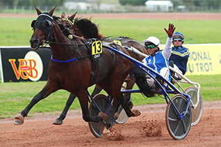 Gaspar d'Angis pour le triplé dans le Grand National du Trot